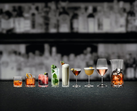 Uso versátil de los vasos Riedel para cócteles en casa o bar.