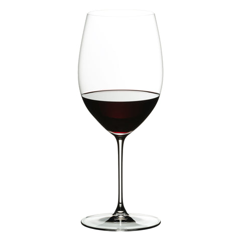 Vaso Veritas Cabernet de Riedel para vinos tintos complejos, realza aroma y balance.