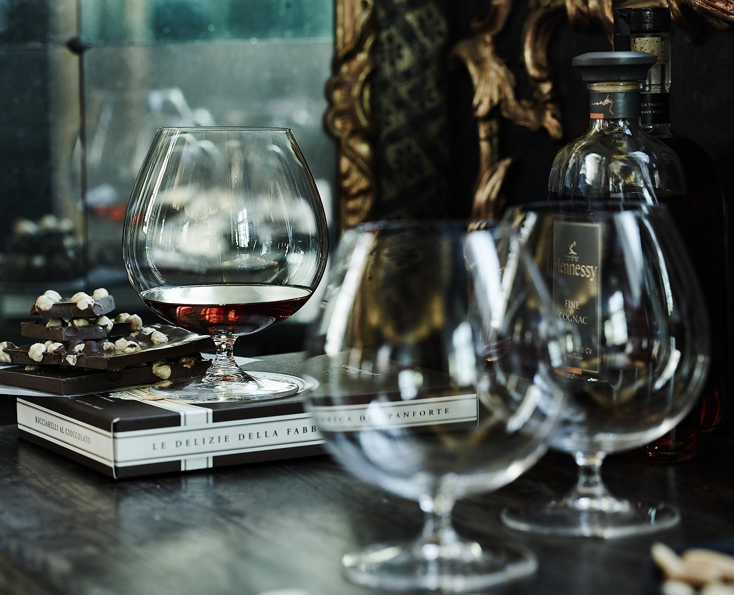 Copa con forma de globo de Riedel Vinum Brandy, concentra aromas para una experiencia rica.