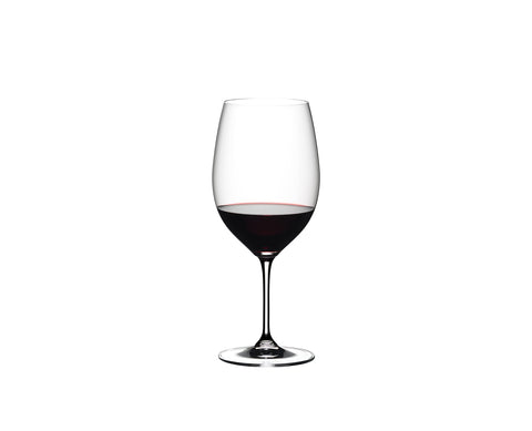Copa Vinum de Riedel favorece desarrollo de aroma en tintos complejos.