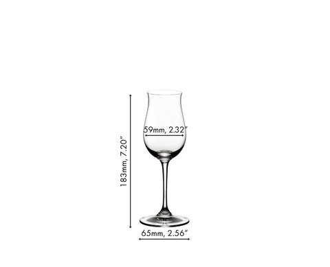 Acabado fino de la copa Riedel Vinum Cognac Hennessy para una experiencia refinada.