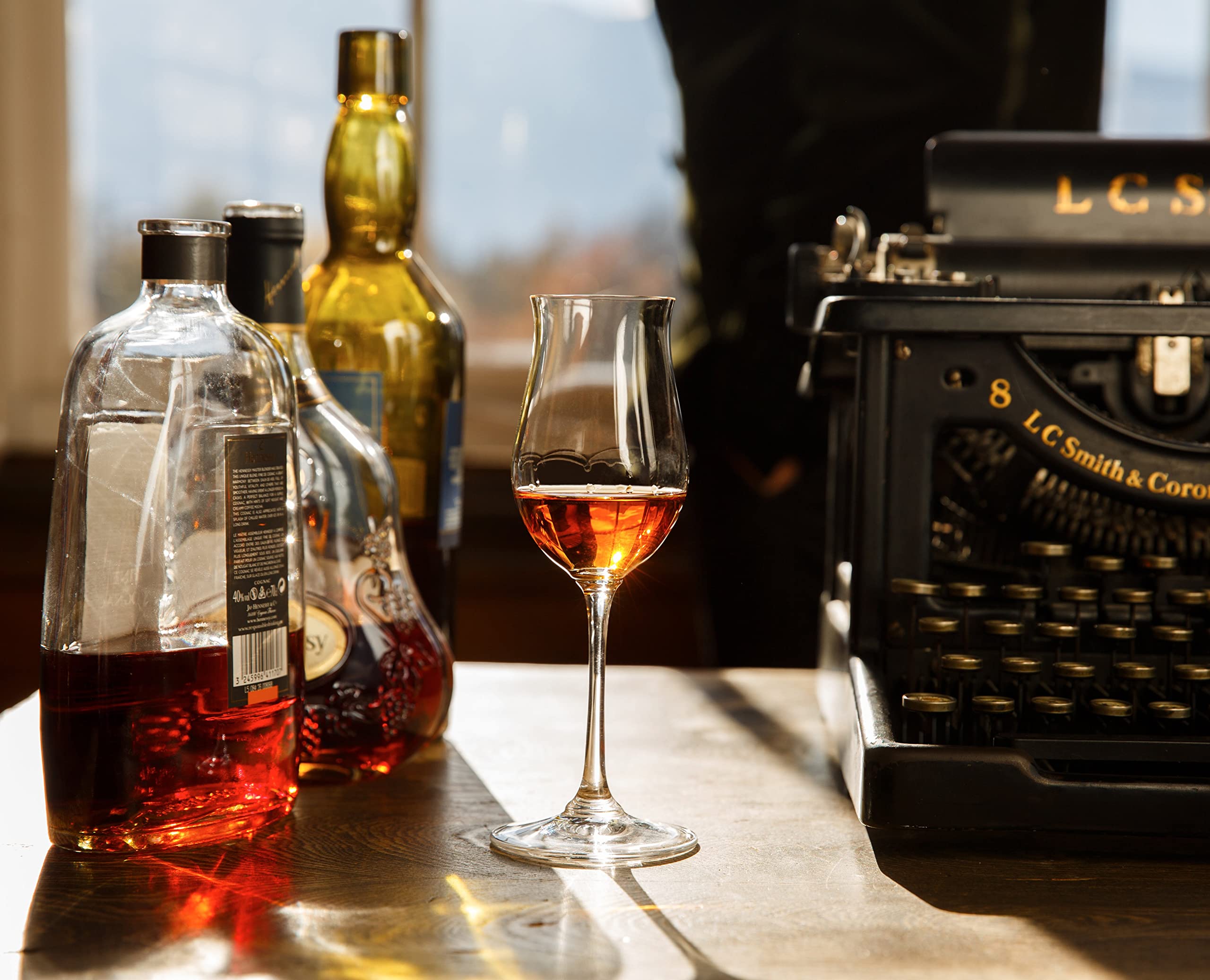 Diseño ergonómico de la copa Riedel Vinum Cognac Hennessy para mayor comodidad.