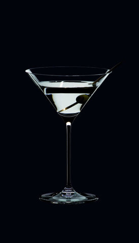 Copa de martini Riedel Vinum XL, brillo y precisión en cristal.