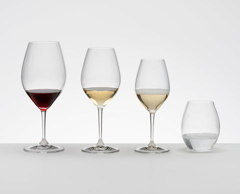 Altura de 22,1 cm de Riedel Wine Friendly para presentaciones elegantes.