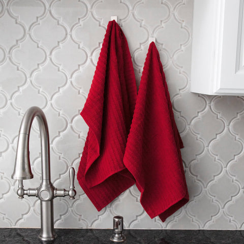Toallas Ritz Royale en rojo paprika, tamaño generoso para cubiertas amplias.