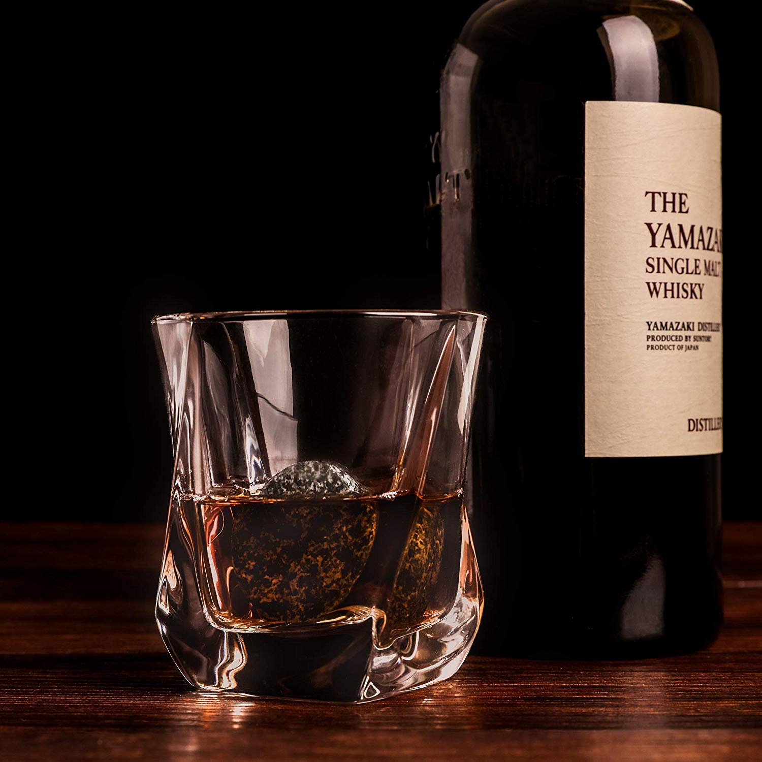 Rocks Whiskey Chilling Stones: detalle de piedras de granito únicas con colores.