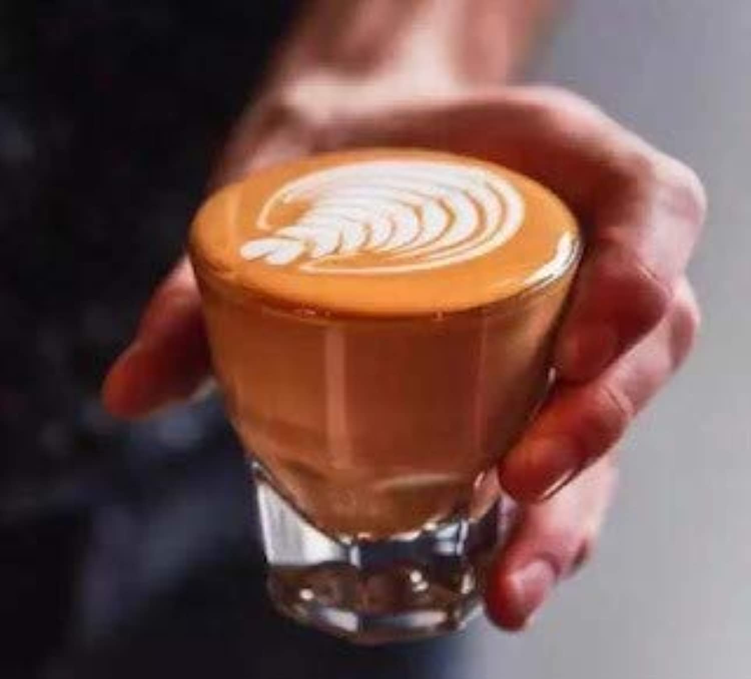 Vaso Rococo Libbey Duratuff Cortado primer plano con borde reforzado.