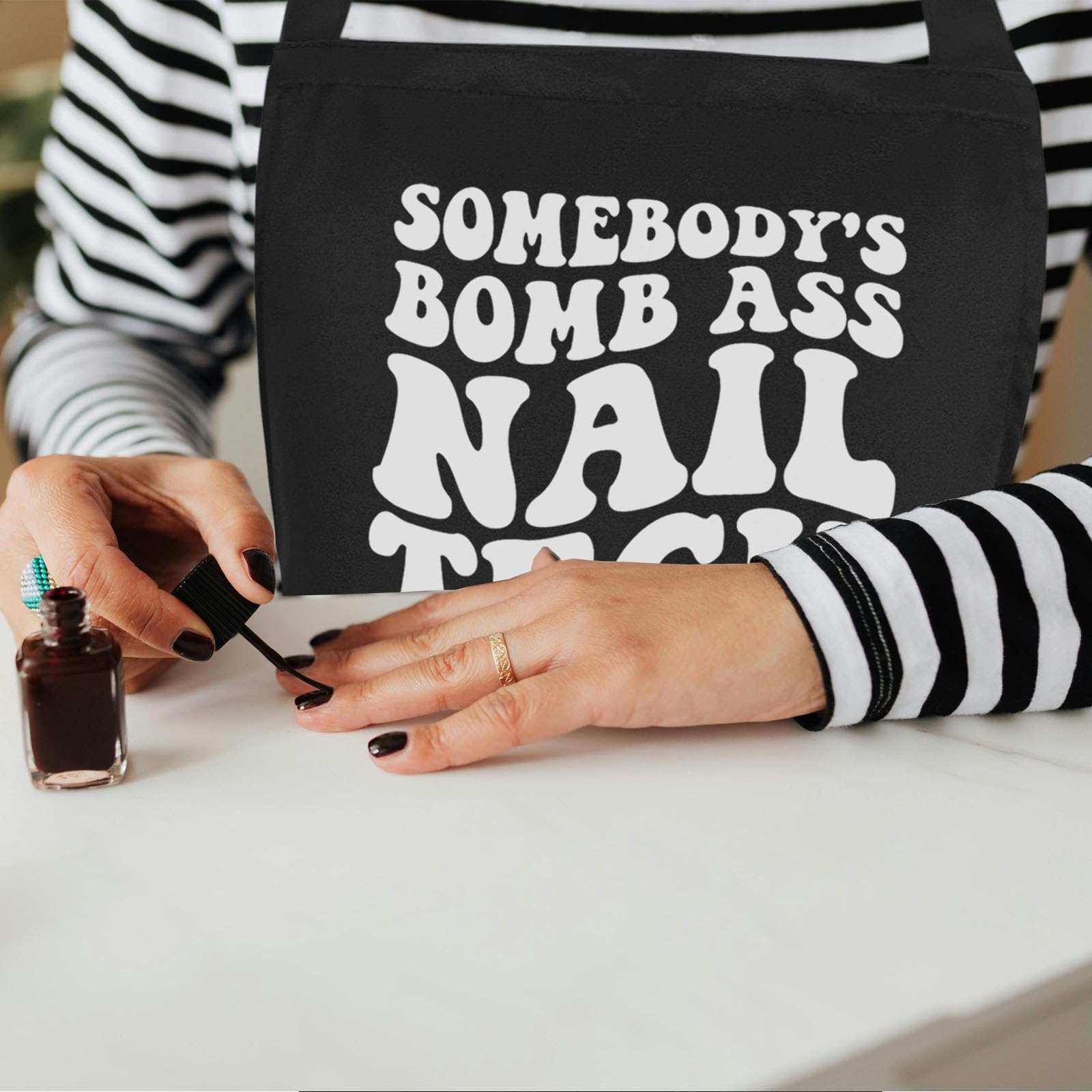 Delantal Rokasreke con diseño divertido para uñas