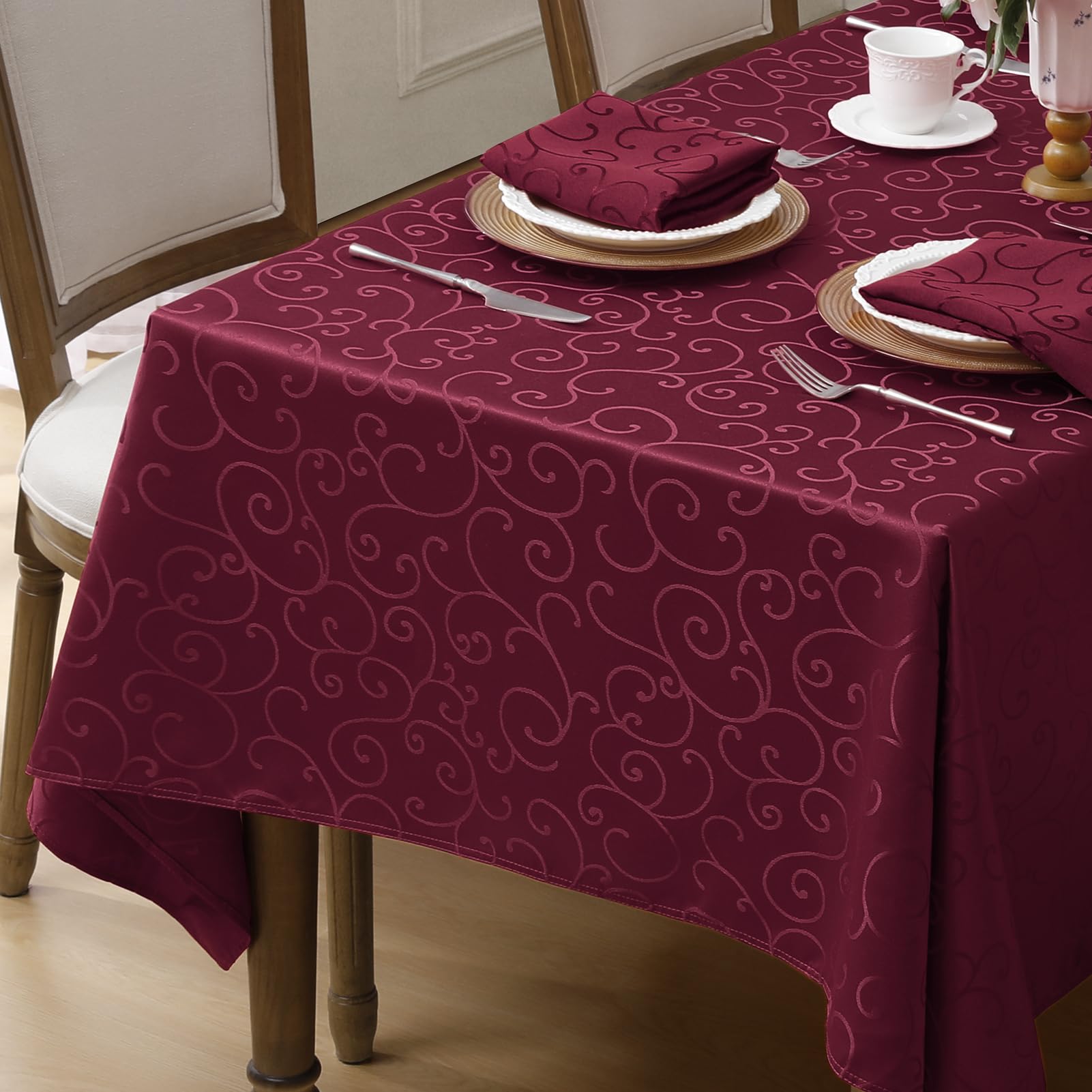 Detalle del damasco jacquard de Romanstile con efecto curvo.