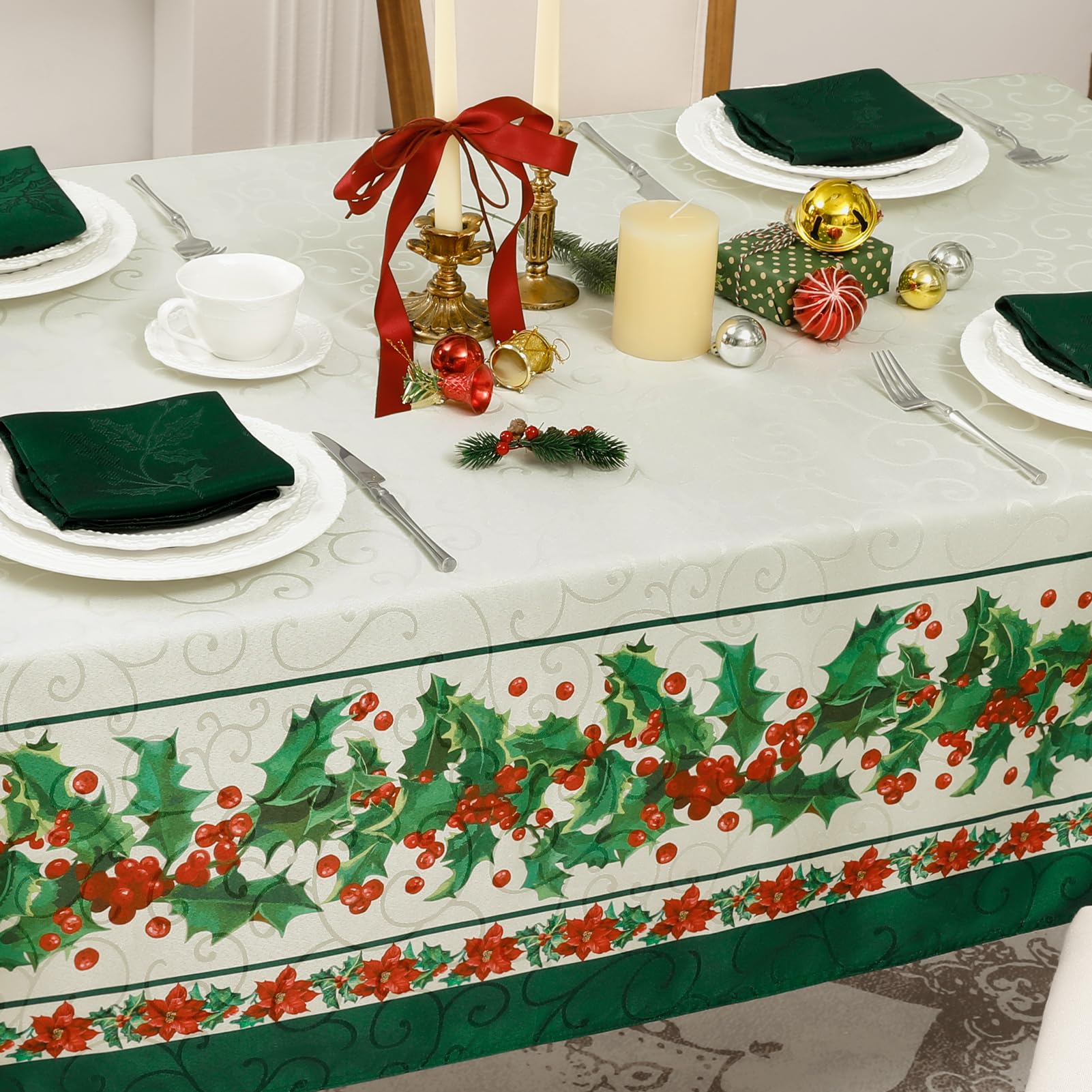 Romanstile mantel navideño resistente a derrames, perfecto para fiestas.