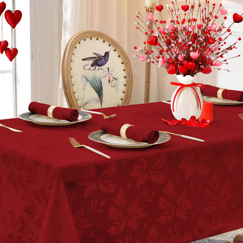 Romanstile Valentine Jacquard ofrece acabado lujoso que realza la mesa y la atmósfera.