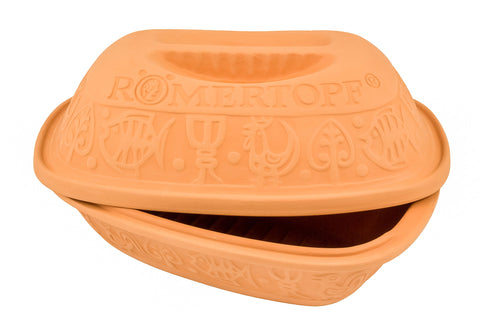 Romertopf incluye tapa y base para cocinar y servir.