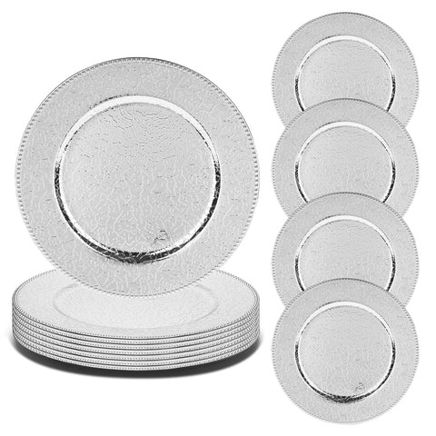 Roncooker cargadores plateados 13 pulgadas en mesa elegante para cenas.