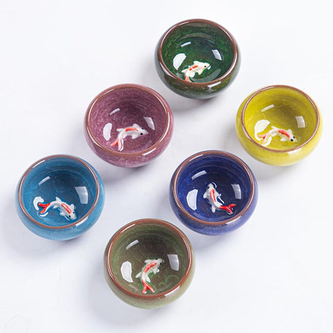 Vaso shot coreano RORA con diseño koi para degustación elegante.