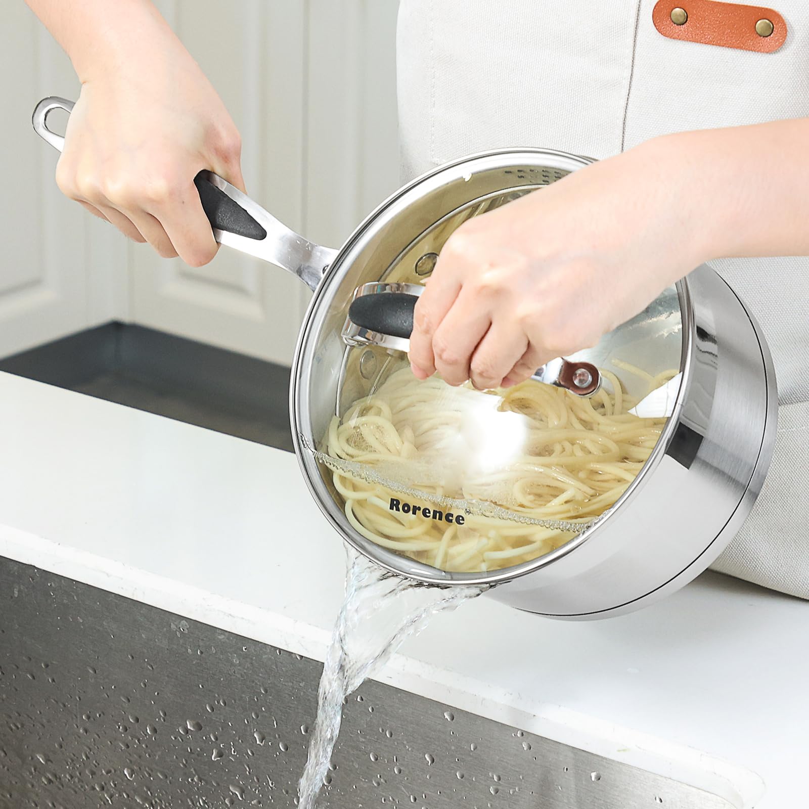 Lavavajillas seguro para facilitar la limpieza tras cocinar.