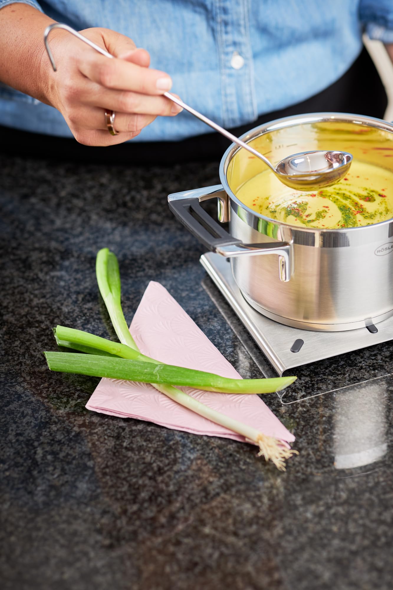Cucharón Rösle 10010 para uso diario en cocina y mesa.