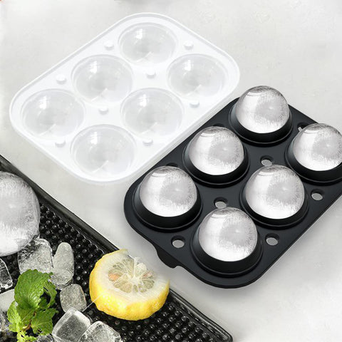 Rottay cubos de hielo cuadrados grandes, enfrían tragos rápidamente.
