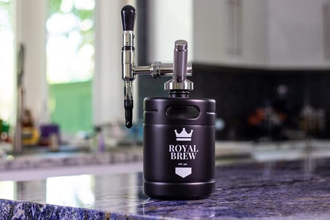 Uso doméstico de Royal Brew para café frío nitro.
