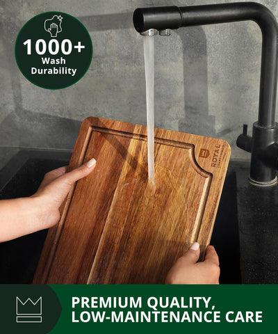 Surco de jugo profundo en tabla de acacia ROYAL CRAFT WOOD, para jugos limpios.