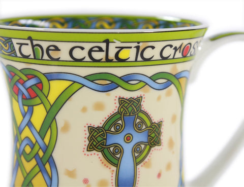 Taza Royal Tara con nudos celtas, diseño intrincado para momentos.