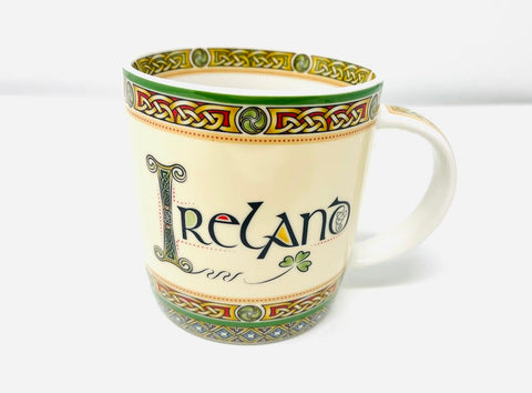 Detalle del borde blanco en la taza Royal Tara, diseño elegante