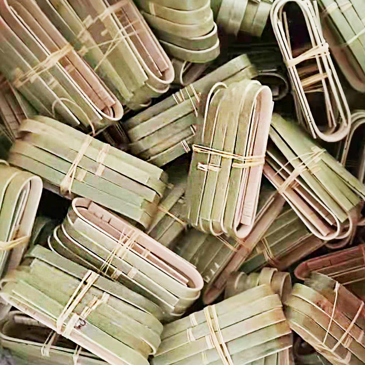 ROYHOO tenazas de bambú de 10 cm, diseño compacto, ideal para entremeses.
