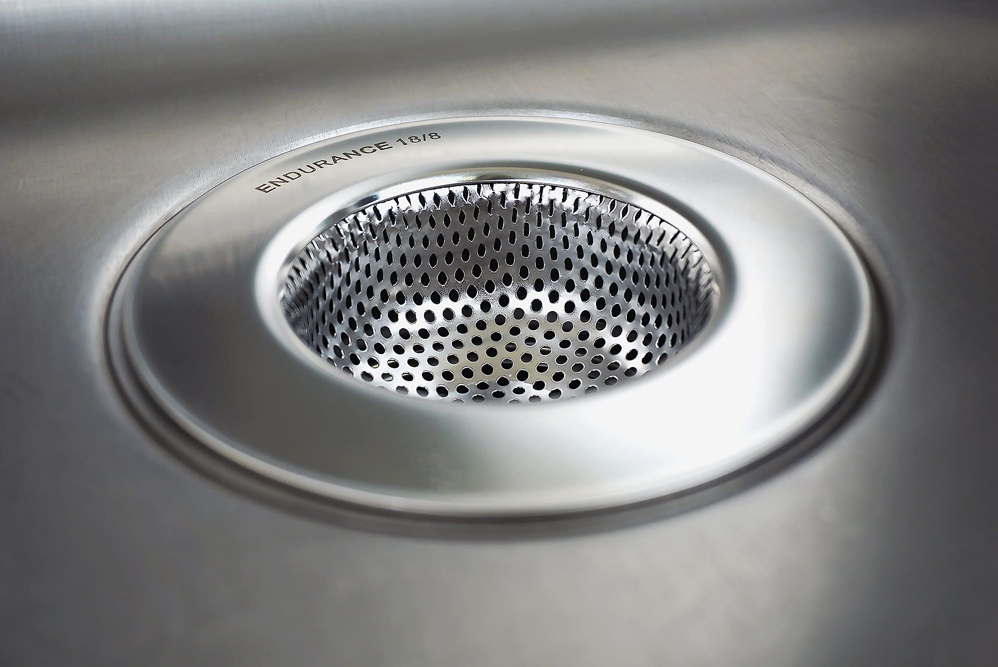 Escurridor Endurance de RSVP, diseño moderno que complementa cocinas actuales