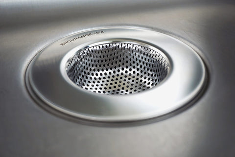 Escurridor Endurance de RSVP, diseño moderno que complementa cocinas actuales