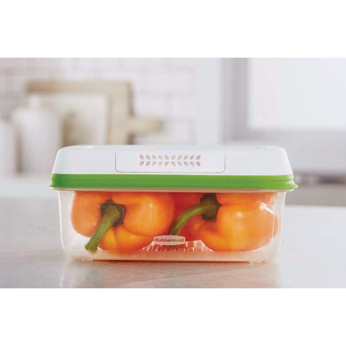 Rubbermaid FreshWorks Saver: tapa y base apilables para una organización eficiente en la nevera.