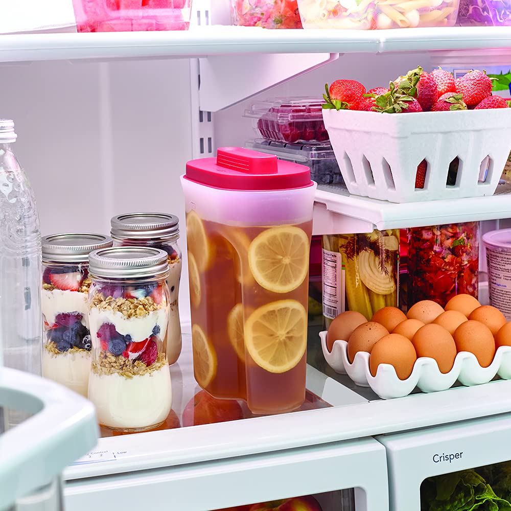 Jarra Rubbermaid Compacta lista para uso diario en cocina o comedor.