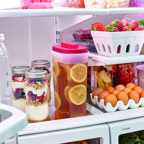 Jarra Rubbermaid Compacta lista para uso diario en cocina o comedor.