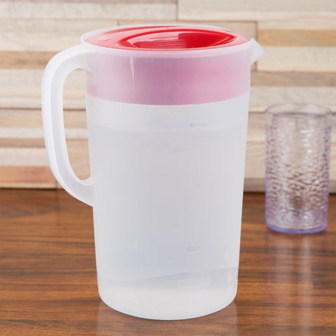 Vista frontal de la Rubbermaid Pitcher con tapa roja y base transparente.