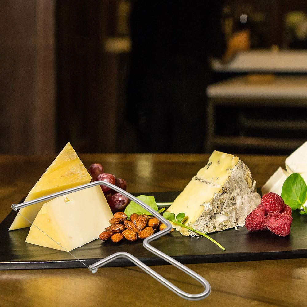 Diseño ergonómico del cortador de queso Aeon Design para manejo cómodo