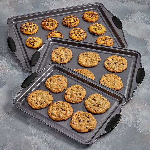 SAFUU facilita hornear galletas y pasteles con antiadherente confiable.