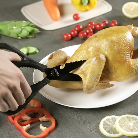 Tijeras SADOMAIN con afilador integrado para restaurar el filo rápidamente.