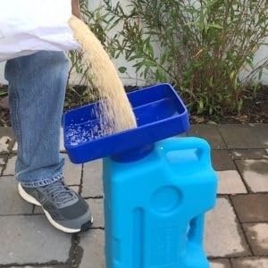 AquaBrick almacena hasta 20 libras de alimentos secos para contingencias.