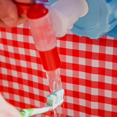 Uso en camping: verter bebidas con precisión desde el contenedor.