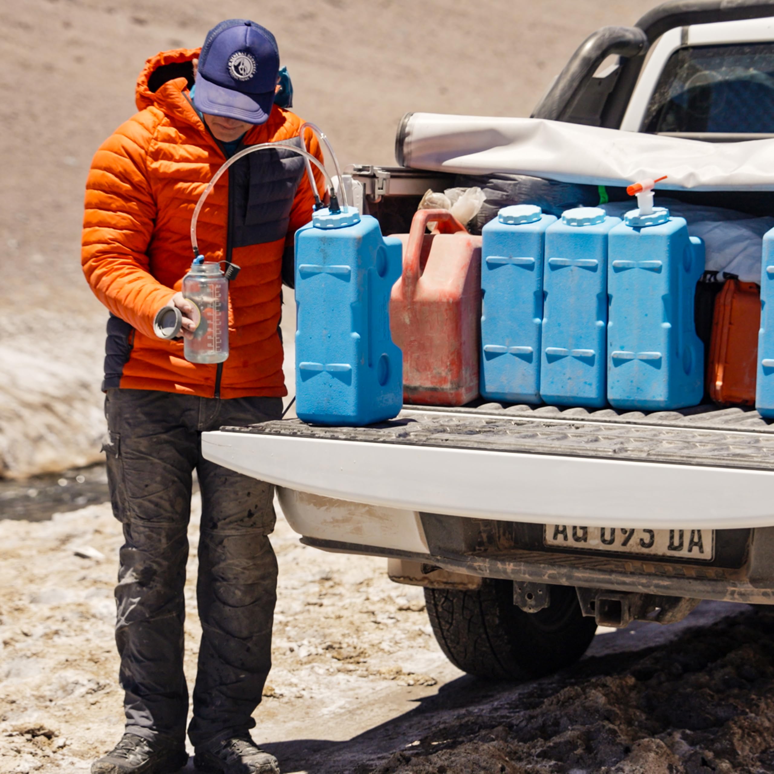 AquaBrick facilita verter y rellenar el agua almacenada sin derrames.