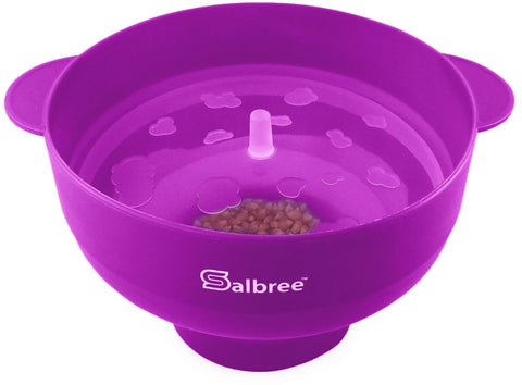 Salbree palomitas colores vivos, morado entre ellos, para estilo en la cocina.
