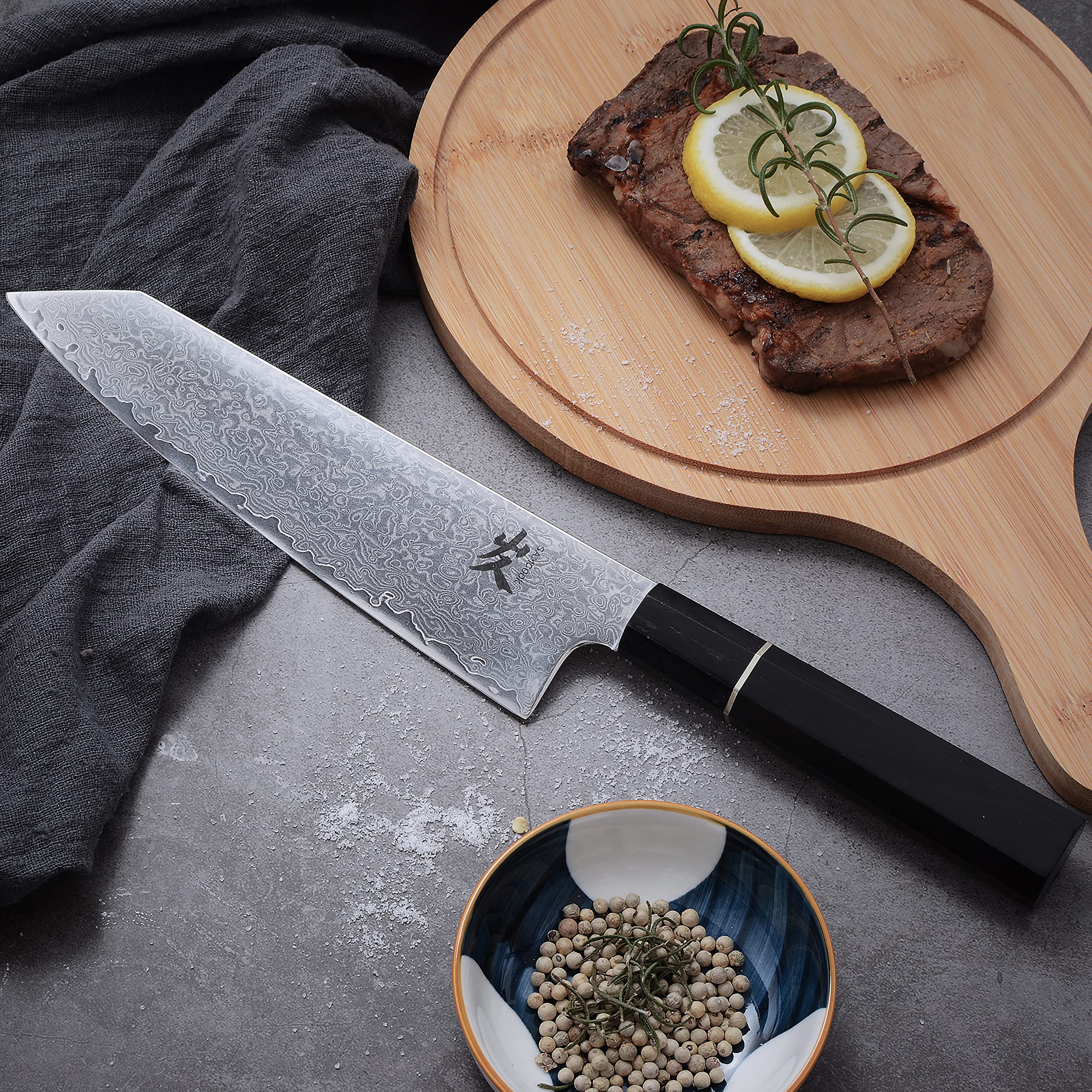 Corte de carnes con SAMCOOK Kiritsuke para resultados uniformes.