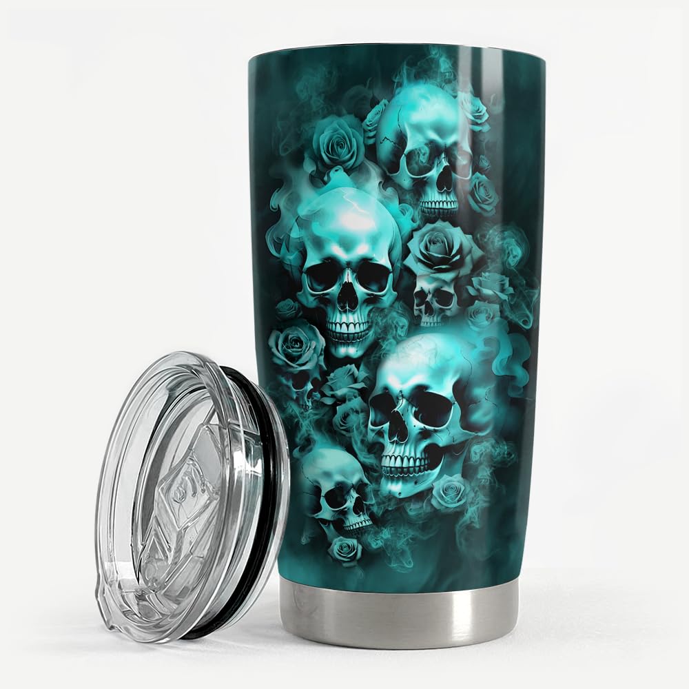 SANDJEST Cráneo Termo 20oz en manos para transporte cómodo.