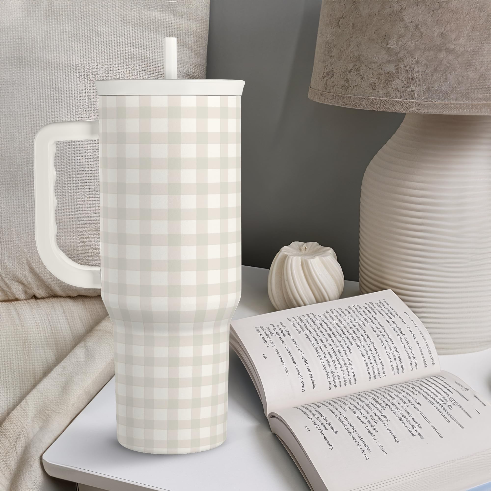 SANDJEST diseño ergonómico con acabado gris gingham, estilo versátil.