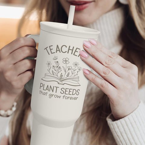 Taza SANDJEST para viajes mantiene la bebida a temperatura adecuada.
