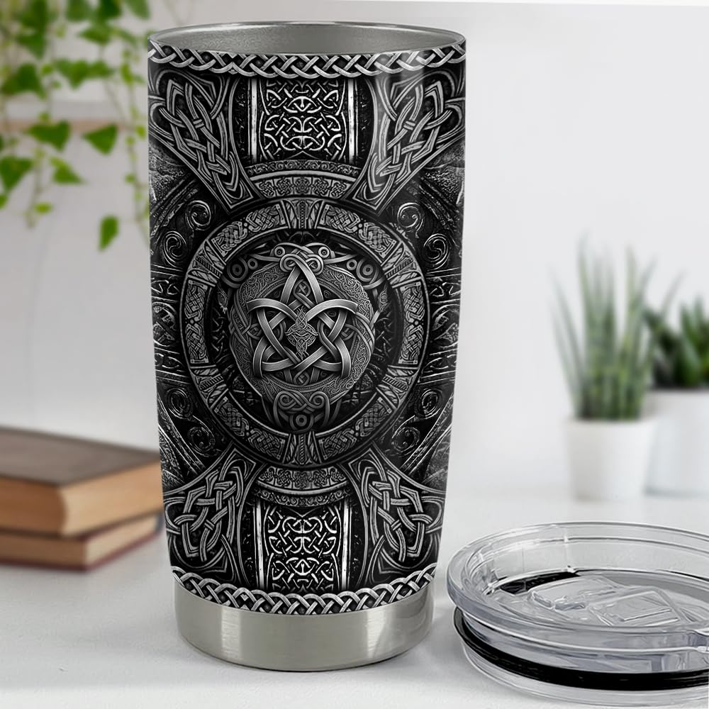 SANDJEST Viking Cup 20oz, escena al aire libre: ideal para caminatas y aventuras