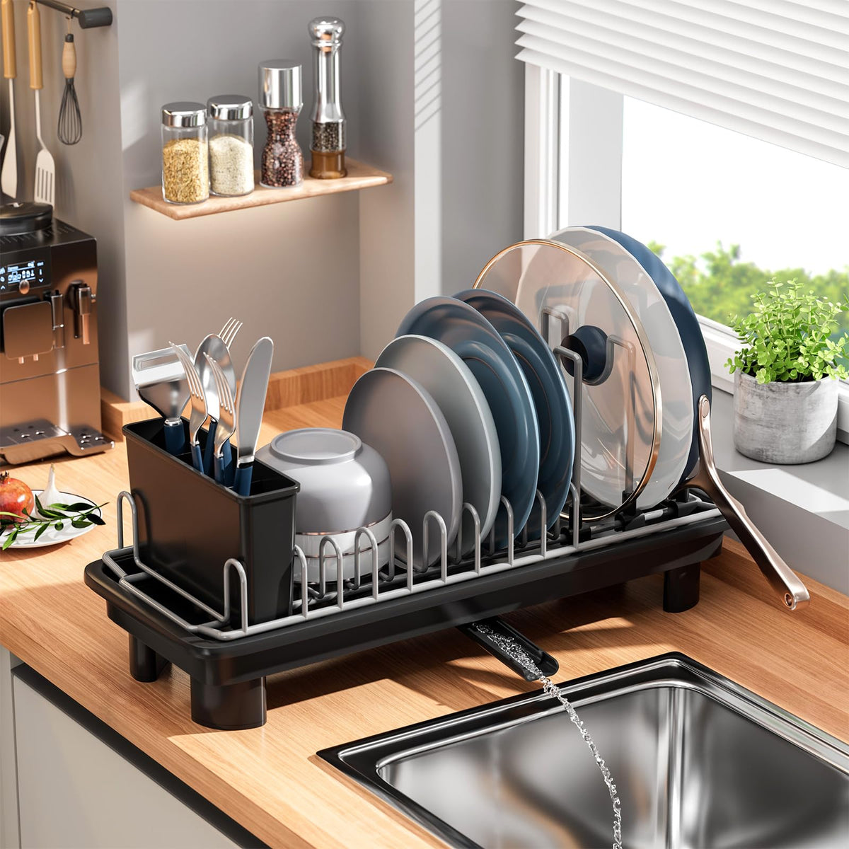 SanDream escurridor compacto con drenaje, ideal para cocinas pequeñas.