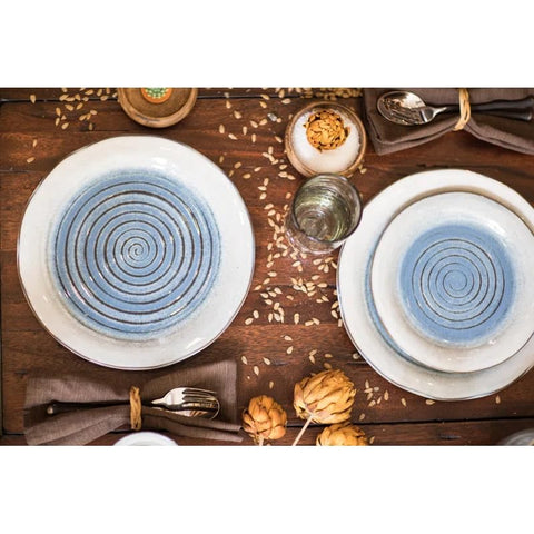 SANGO Talia: diseño azul con remolino para mesa elegante.