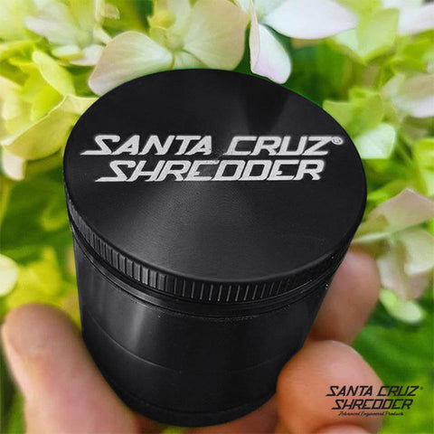 Uso diario con sello hermético de Santa Cruz Shredder para preservar aroma.
