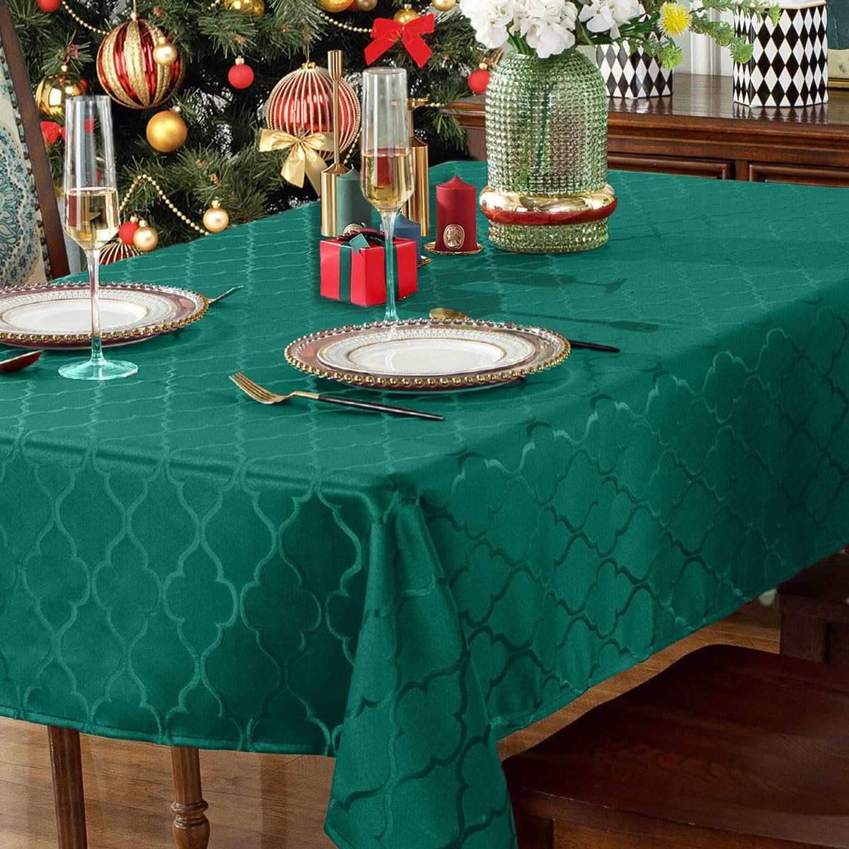 Mantel jacquard verde de SASTYBALE, textura elegante para la mesa.