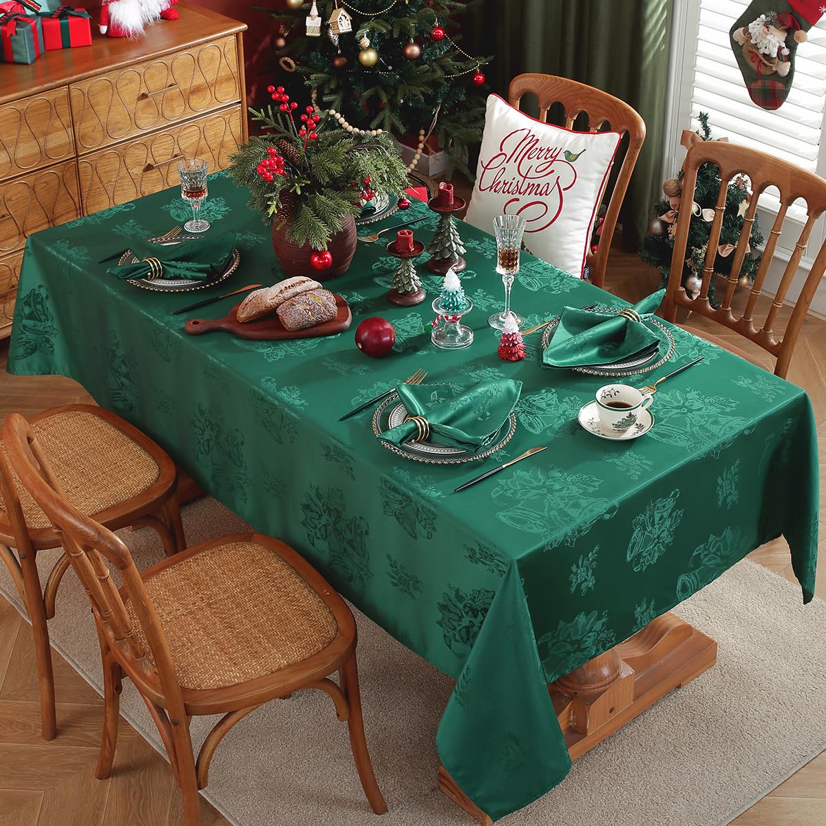 Mantel SASTYBALE verde con bayas navideñas para decoración elegante.