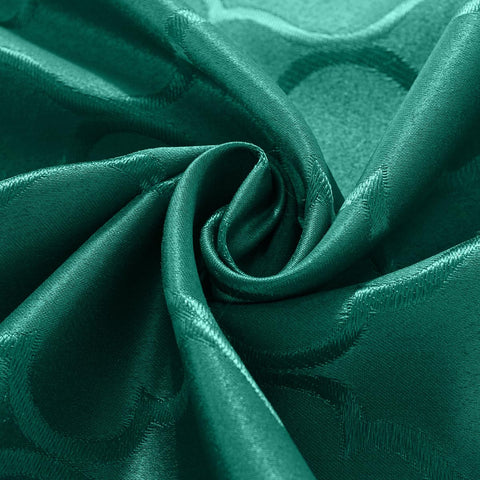 Verde vibrante y versátil, SASTYBALE mantiene la mesa lista para cualquier ocasión.